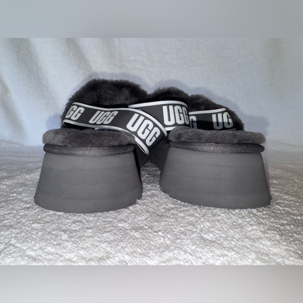 NWOT UGG Disco Slide Sandals Sheepskin Dark Grey Color Slipper - Picture 4 of 10